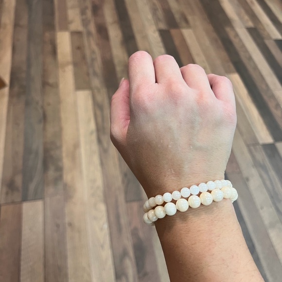 Elegant Cream Beaded Bracelet Set - Picture 5 of 6